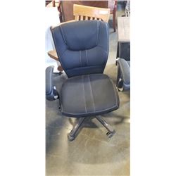 ROLLING OFFICE CHAIR