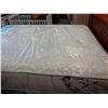 Image 2 : BEAUTY REST QUEEN SIZE HYBRID TIGHT TOP MED FIRM FLOOR MODEL MATTRESS