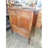 Image 1 : VINTAGE QUEENANNE MENS DRESSER