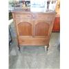 Image 2 : VINTAGE QUEENANNE MENS DRESSER