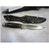 Image 2 : GUTTING KNIFE W/ SHEATH, 2 MINI KNIVES, AND OTHER KNIFE