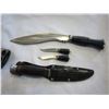 Image 3 : GUTTING KNIFE W/ SHEATH, 2 MINI KNIVES, AND OTHER KNIFE