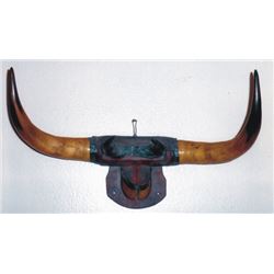 early set of mounted horns