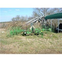 John Deere 702 Hay Rake