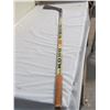 Image 1 : HOCKEY STICK (SIGNED KEVIN KAMINSKI 1992-93)