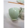 Image 4 : LOT OF 3 TEACUPS & SAUCERS (MADE IN ENGLAND) *1 TEACUP CRACKED*