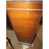 Image 4 : UPRIGHT CABINET RADIO (WESTINGHOUSE) VENEER IS GOOD *25 x 14.5 x 40 INCHES