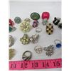 Image 3 : LOT OF COSTUME LADIES RINGS *OVER 20 PCS*