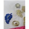 Image 2 : LOT OF ASSORTED COSTUME BROOCHES (OVER 10 PCS)