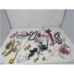 LOT OF ASSORTED COSTUME NECKLACES (OVER 50 PCS)