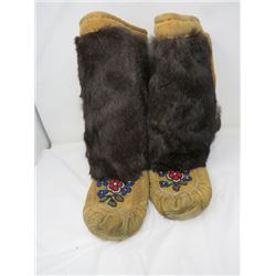 BEADED LEATHER MOCASSINS (FUR TRIM, LEATHER SOLED, FLEECE LINED) *FIT SIZE 8 OR 9*