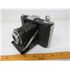 Image 2 : LOT OF PHOTOGRAPHY ITEMS (ZEISS "ICON" CAMERA W/CASE, BOX OF FLASHBULBS M2B)