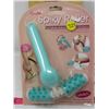 Image 2 : LOT OF ASSORTED HOUSEHOLD ITEMS (SPARE CHANGE JAR, MASSAGER, MAGAZINE ETC..