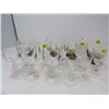 Image 1 : LOT OF ASSORTED GLASSES (4 TUMBLERS, 10 WINE GLASSES)
