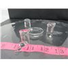 Image 3 : LOT OF 4 ASSORTED SERVING DISHES (10" PLATTER WITH LEGS, CANDLE HOLDERS AND ETCHED SUGAR BOWL)