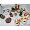 Image 1 : LOT OF ASSORTED ITEMS (MASKS, VASE, FIGURINES, SKULL, ETC…)