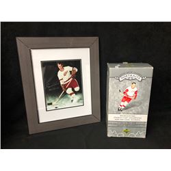 GORDIE HOWE HOCKEY MEMORABILIA LOT (SIGNED PHOTO/ 2003-04 UD CLASSIC PORTRAITS)
