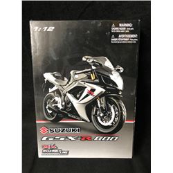 BLACK SUZUKI GSX-R 600 - 1:12 DIE CAST MODEL GSXR