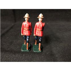 BRITAIN TOY SOLDIERS LOT