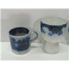 Image 3 : FLOW BLUE CUPS AND SAUCERS