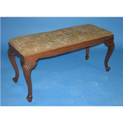 QUEEN ANNE STYLE SEAT