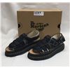 Image 1 : SIZE 7 BLACK GRIZZLY SANDALS