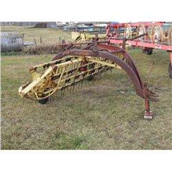 NEW HOLLAND 256 - 5 BAR HAY RAKE