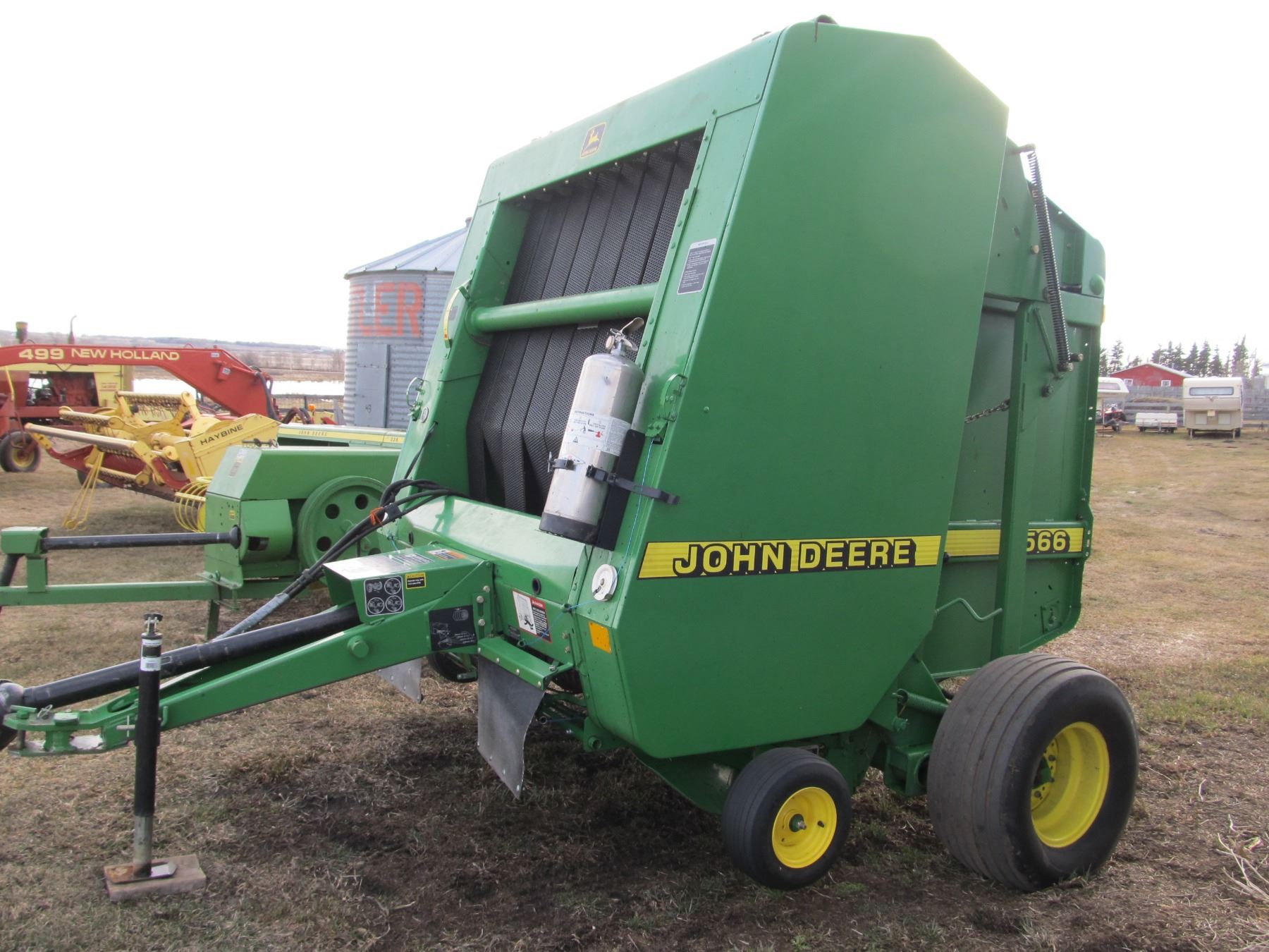 John Deere 566 Round Baler