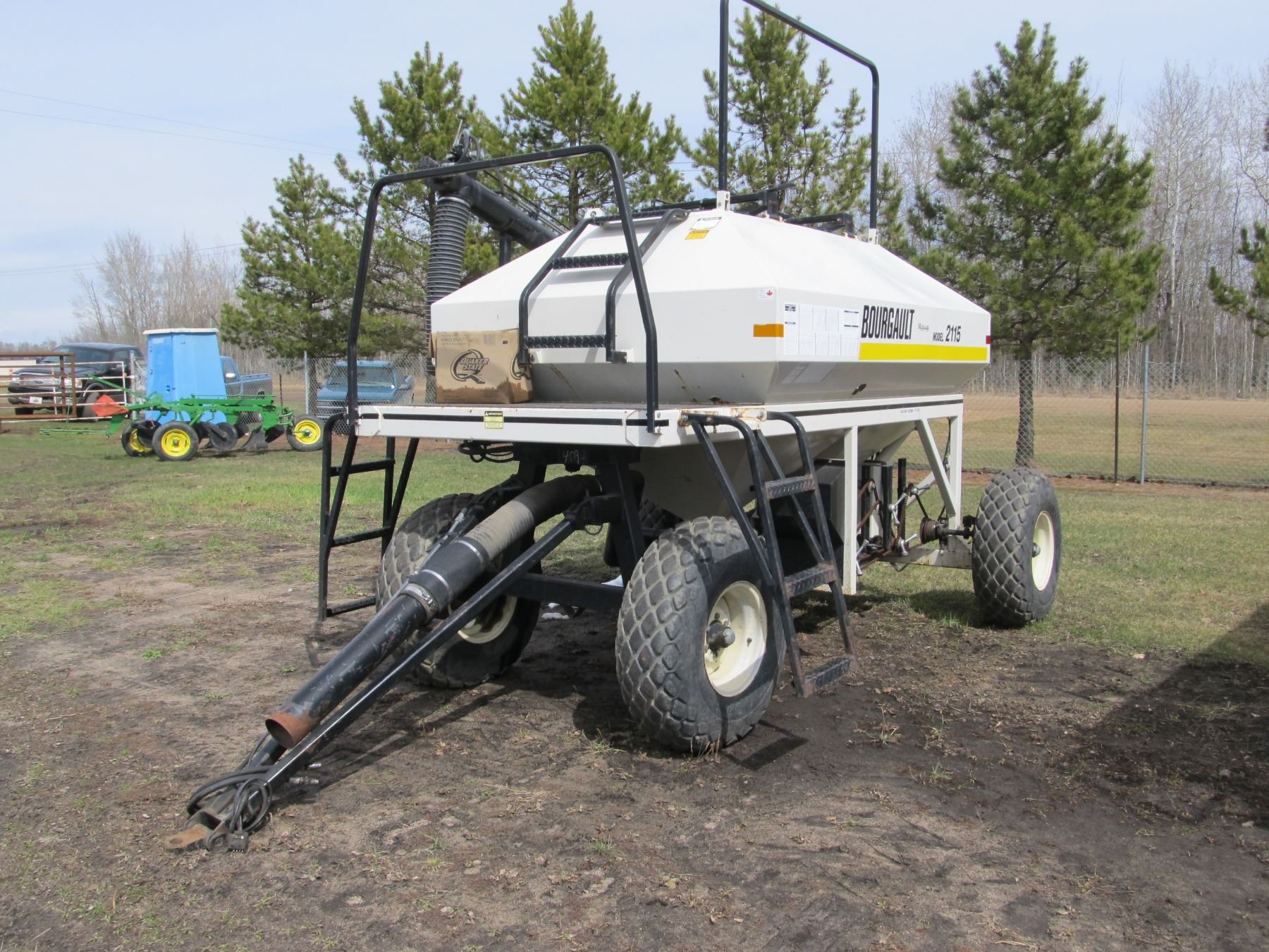 BOURGAULT 2115 DOUBLE COMPARTMENT AIR TANK