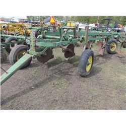 JOHN DEERE 3100 - 4 BOTTOM PLOW