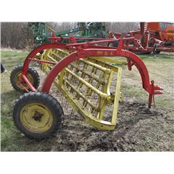 NEW HOLLAND 56 - 5 BAR HAY RAKE