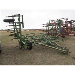 JOHN DEERE MODEL 1000 - 24' VIBRA SHANK