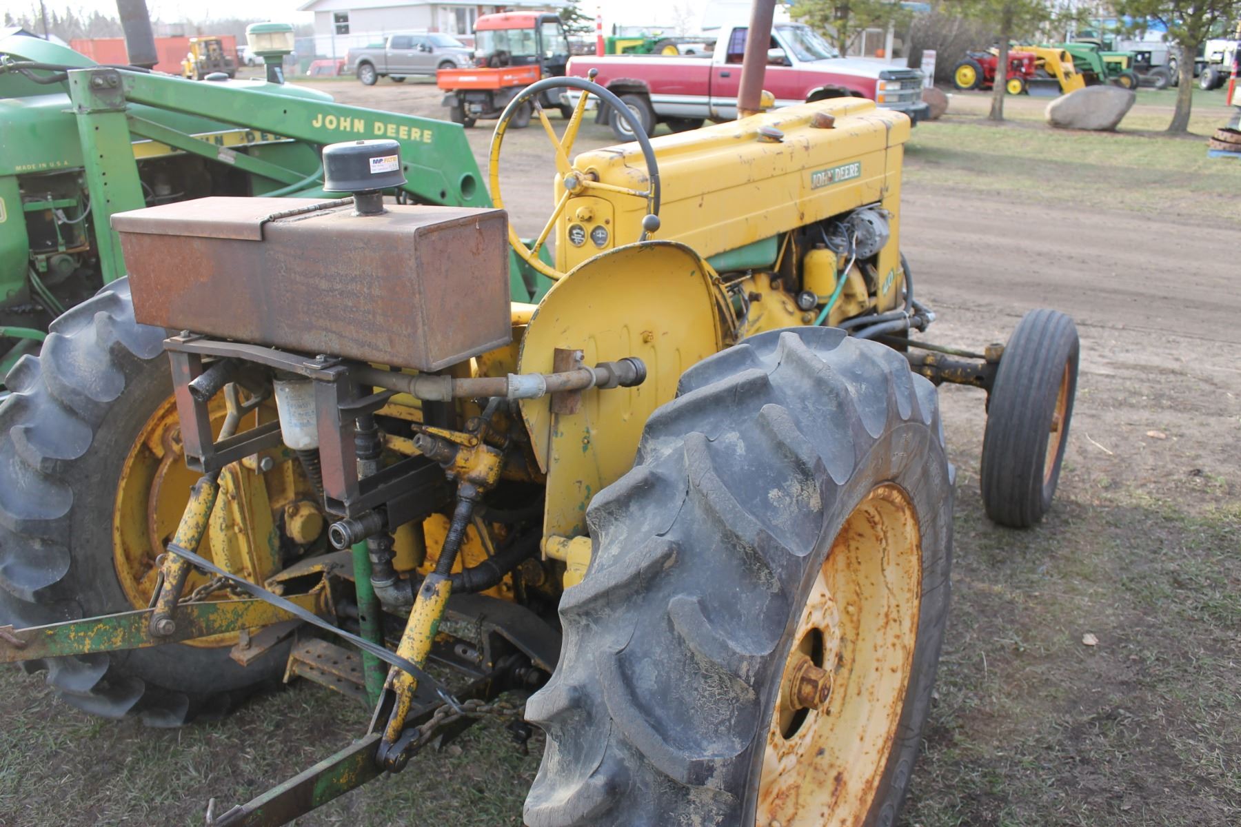 JOHN DEERE 40 TRACTOR