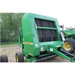 2005 JD 567 ROUND BALER