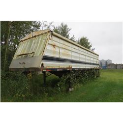 OLDER SET OF UNIVERSAL B TRAIN GRAIN TRAILERS