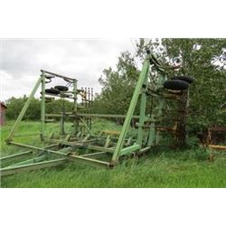 JOHN DEERE 32' CULTIVATOR
