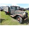 Image 1 : IH 1 1/2 TON TRUCK