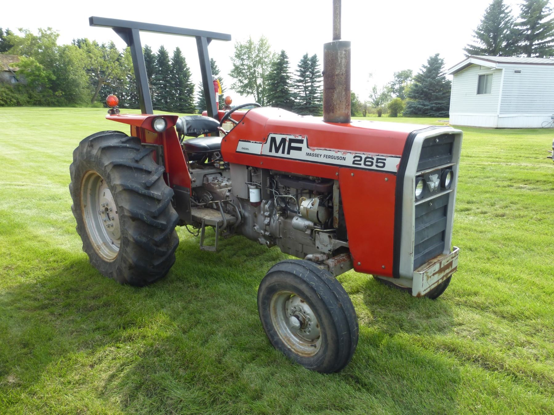 1980 Massey Ferguson 265 Utility Tractor