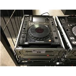 PIONEER CDJ-2000  DJ TURNTABLE MULTIPLAYER IN TRAVEL CASE