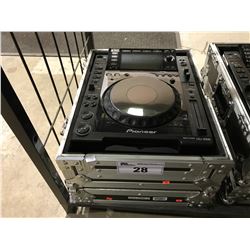 PIONEER CDJ-2000  DJ TURNTABLE MULTIPLAYER IN TRAVEL CASE