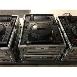 PIONEER CDJ-2000  DJ TURNTABLE MULTIPLAYER IN TRAVEL CASE