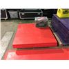 Image 2 : 144 SQ.FT OF EASY SNAP RED MOBILE PLASTIC DANCE FLOOR WITH ASSORTED  BORDER EDGE