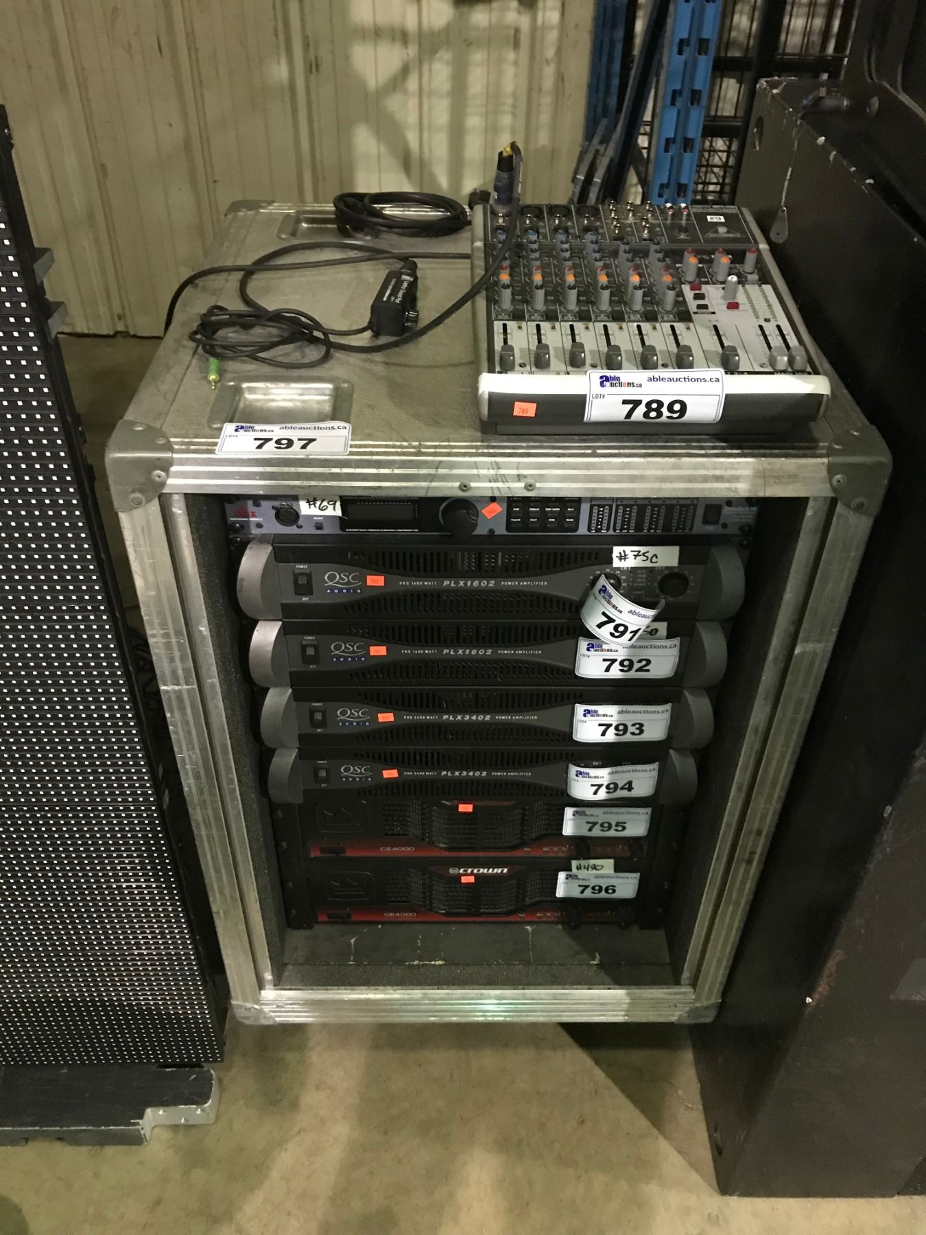 SILVER RACKMOUNT ROAD CASE
