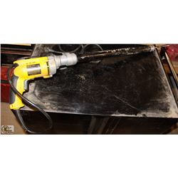 DEWALT DRYWALL SCREWDRIVER WITH QUIK DRIVE