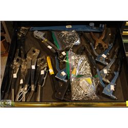 6 RIVET GUN, LEATHER PUNCH & 3 BAGS OF RIVETS