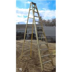 12 FOOT EAGLE FIBERGLASS STEP LADDER