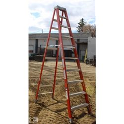 10 FOOT LOUISVILLE FIBERGLASS STEP LADDER