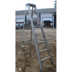 8 FOOT FEATHERLITE ALUMINUM STEP LADDER