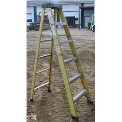 6 FOOT GREEN BULL FIBERGLASS STEP LADDER