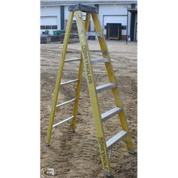 6 FOOT REYNOLDS FIBERGLASS STEP LADDER